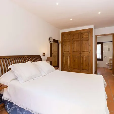 Beautiful With Private Pool, Garden & Forest Appartement *
